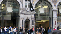 Survey in U.K. of those waiting on line, shows large preference for the Apple iPhone 6 Plus