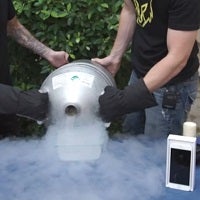 iPhone 6 Plus meets liquid nitrogen in torture test
