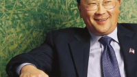 BlackBerry CEO John Chen takes a jab at the Apple iPhone 6 Plus, claims one can't easily bend the Passport