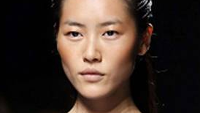 Apple turns to a fashion model to help launch its smartwatch?