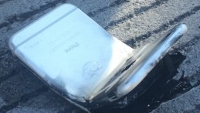 Apple iPhone 6 bends, causing a second degree burn on man's leg