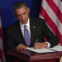 Obama signs executive order to get the government ready for mobile payments faster