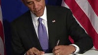 Obama signs executive order to get the government ready for mobile payments faster