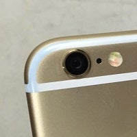 Are your pockets staining the plastic strips on the new iPhone?