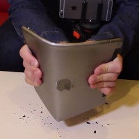#Bendgate is back with the iPad Air 2: Watch the wafer-thin tablet snap in half on video