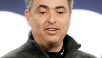 Eddy Cue shows off Apple Pay to the Evening News
