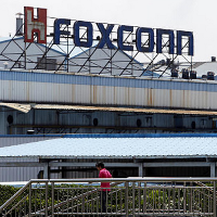 Report: Foxconn to produce OLED screens for the Apple iPhone and Apple Watch by the end of 2015
