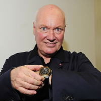 Tag Heuer's chief does a 180 degree flip; he now plans on wearing the Apple Watch