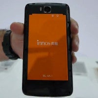 Innos D6000 hands-on: A phone with two batteries