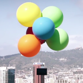 Sony shows us how light the Xperia Z4 Tablet is by making it float (with a bit of help)