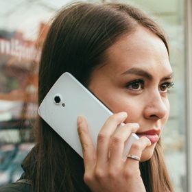 The Icon Q5.5 wants to be "your travel super phone" for $199