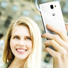 "Gently curved" LG Magna priced at $260, now available in India