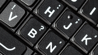 Ryan Seacrest's smartphone keyboard killed by BlackBerry