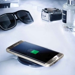 Samsung teams up with Vogue and GQ to promote the Galaxy S6 series among fashion-minded customers