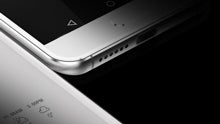 The UMi Zero 2 seems to sport two displays (including an e-ink one), just like the YotaPhone
