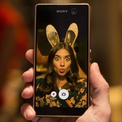 This is the blazing-fast Hybrid Autofocus system on the Sony Xperia M5 captured on video
