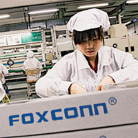 Foxconn reportedly adds workers to build the Apple iPhone 6c, slated for release in November?