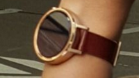 Motorola Moto 360 sequel surfaces in new photographs?