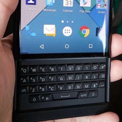 Canadian carrier Telus to sell the BlackBerry Priv November 6th