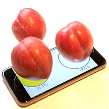 The Plum-O-Meter uses the 3D Touch system on the iPhone 6s to compare the weight of various objects