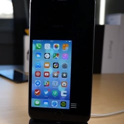 OneHandWizard brings a Galaxy Note 5-like one-handed operation mode to the iPhone 6 Plus and 6S Plus