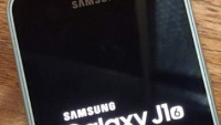 Specs, image of Samsung Galaxy J1 (2016) surface: 4.5-inch WVGA screen, Exynos 3457 SoC, 1GB RAM