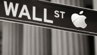 Apple's shares finish in the red for the first time since 2008