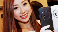 Asus ZenFone Zoom now available in the US: 3X optical zoom and 64 GB of storage space on board