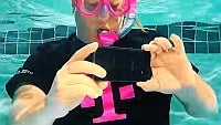 T-Mobile posts an underwater Samsung Galaxy S7 unboxing video