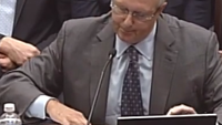 Apple's lawyer turns to old school paper when his iPad Pro fails during congressional hearing