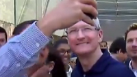 Tim Cook visits Palo Alto Apple Store for launch of iPhone SE and 9.7-inch iPad Pro