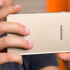 Over the past week we’ve been spotting the Galaxy C7 here and there, and now the handset has made