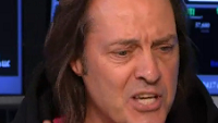 John Legere says Verizon and AT&T are "donating" customers to T-Mobile (VIDEO)