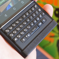 Update to BlackBerry Priv keyboard app brings swipe to type feature