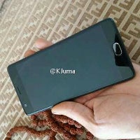 OnePlus 3 smiles for the camera once again