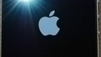 Fifteen smartphones are tested to see which one has the best flashlight (VIDEO)