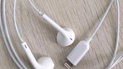 New photos show Apple EarPods with Lightning connector
