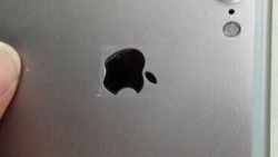 Check out three pictures of an Apple iPhone 7 prototype in space gray?