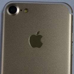 Gold and Space Black Apple iPhone 7 and iPhone 7 Plus units smile for the camera