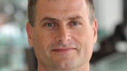 Verizon's new CEO Ronan Dunne shows Legere-like social media skills with a direct hit on Sprint