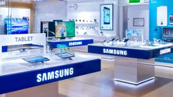 U.S. Cellular launching dedicated Samsung spaces within its own stores