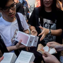 Apple changes exchange and refund policies in Hong Kong to stop illegal scalping of new iPhone units