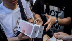 Apple changes exchange and refund policies in Hong Kong to stop illegal scalping of new iPhone units