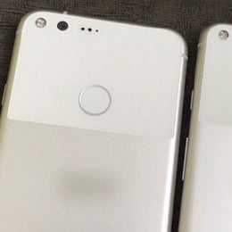 New Google Pixel and Pixel XL photos show white versions of the two phones