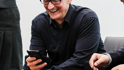 Tim Cook meets Nintendo executives in Japan, gets to play a preview of the first Mario iOS game