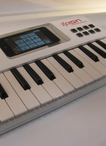 Release your inner music composer with the iDiscovery keyboard for the iPhone