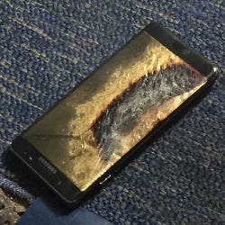 Canadian couple abroad had to destroy their Note 7 phones to get home, files class action lawsuit against Samsung