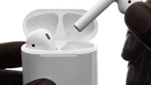 Do Apple AirPods fall out of your ears? - PhoneArena
