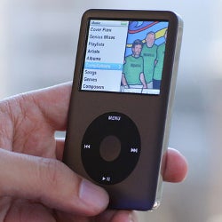 A prototype of Apple's click wheel iPhone: video shows us how clunky it would've been