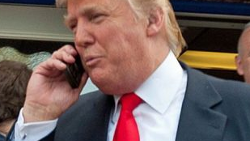 Trump still uses his old un-secured Android phone despite objections from aides